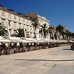 Luxurious Djuran Apartment